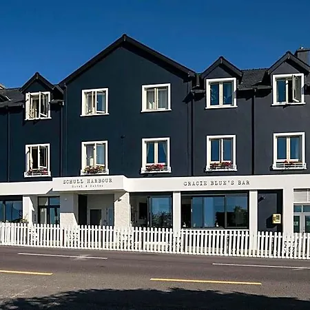 Schull Harbour & Leisure Centre 3*