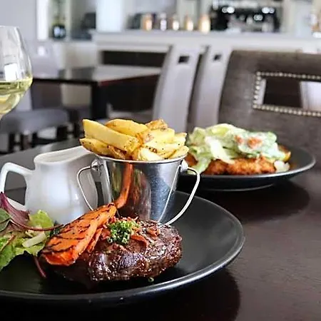 Schull Harbour & Leisure Centre 3*
