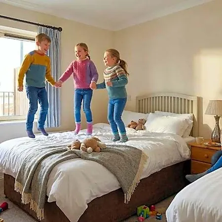 Schull Harbour & Leisure Centre 3*